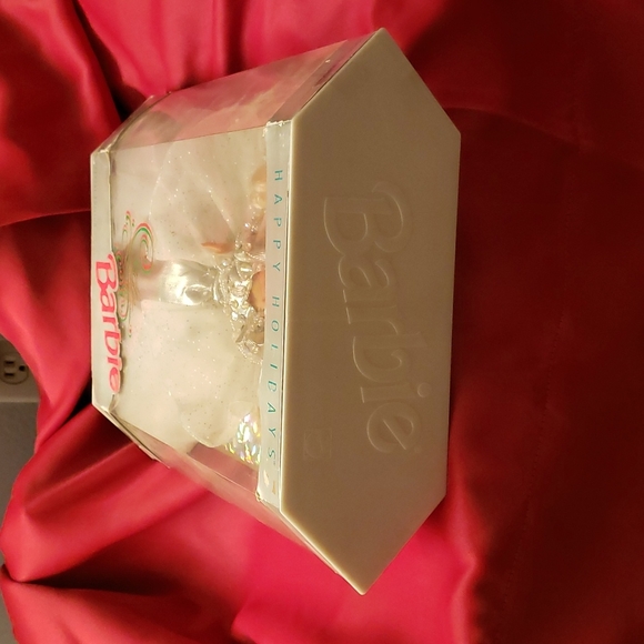 Vintage 1992 Happy Holidays Barbie - Picture 4 of 4